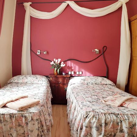 Hostal De La Torre Hostal Economico Valladolid Ngoại thất bức ảnh