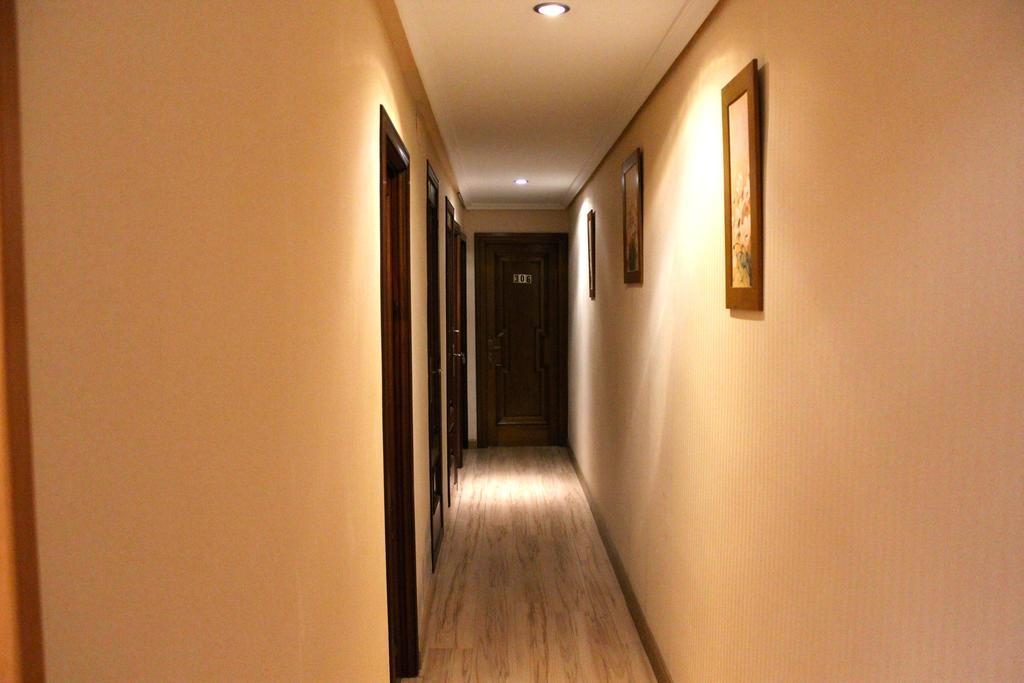 Hostal De La Torre Hostal Economico Valladolid Ngoại thất bức ảnh