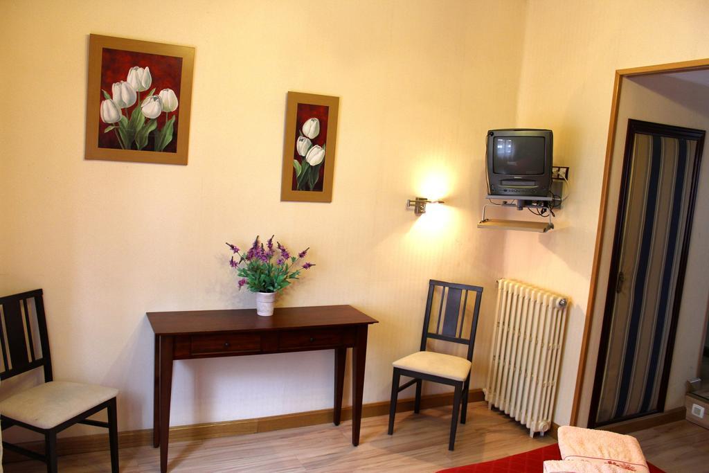 Hostal De La Torre Hostal Economico Valladolid Phòng bức ảnh