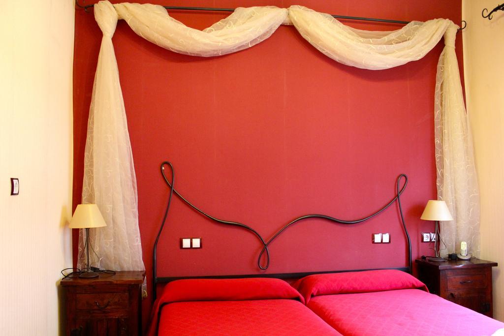 Hostal De La Torre Hostal Economico Valladolid Phòng bức ảnh