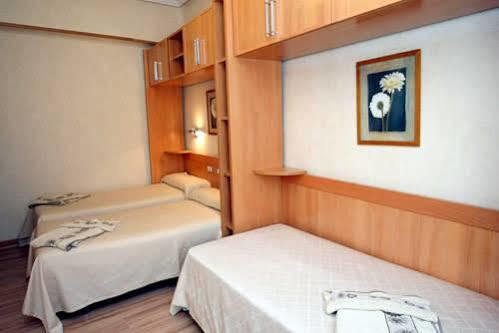 Hostal De La Torre Hostal Economico Valladolid Ngoại thất bức ảnh