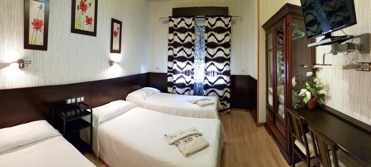 Hostal De La Torre Hostal Economico Valladolid Ngoại thất bức ảnh
