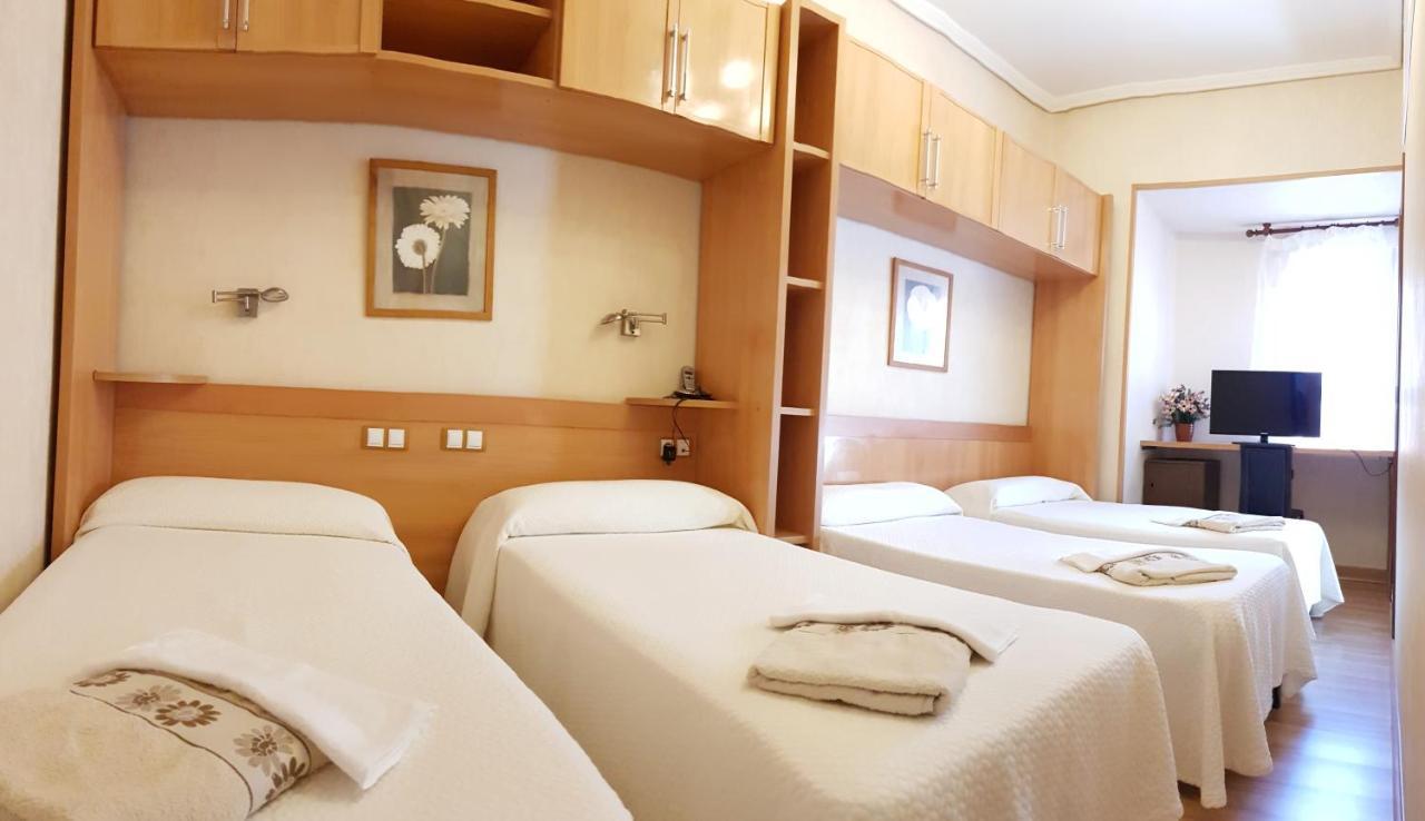 Hostal De La Torre Hostal Economico Valladolid Ngoại thất bức ảnh